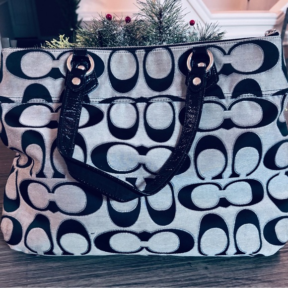 Coach Poppy Tote - Picture 3 of 12